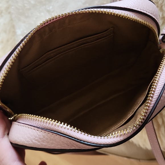 Gorgeous Coach Soft Pink Leather Camera Style Crossbody Bag 💖 - Picture 10 of 16